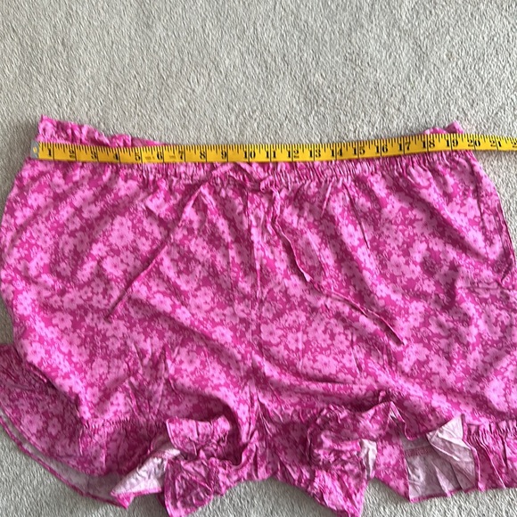 Candace Cameron Bure shorts - Picture 7 of 7